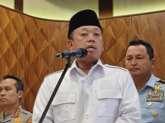 Menteri ATR/BPN Nusron Wahid mengumumkan ke publik pencabutan izin enam perusahaan di bawah Sugar Group Companies (SGC), kantor Kejaksaan Agung, Jakarta, Rabu 21 Januari 2026. Foto: tvrinews.com
