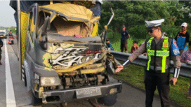 Kecelakaan Sabtu pagi, 24 Januari 2026 di jalan tol Pasuruan-Probolinggo, menyebabkan satu korban meninggal dunia, terjadi KM 831/A. Foto: suarasurabayamedia/ipda Firman