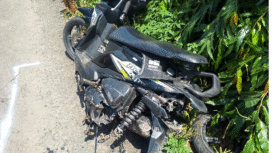 Inilah motot yang dikendarai oleh Purwanto, 52, dan Reviana Angelica Yumima (23) dari Sidoarjo meninggal dunia, kecelakaan di jalan desa desa Tanggalrejo, Kecamatan Mojoagung, Kabupaten Jombang, Jawa Timur, Sabtu (24/1/2026) siang. Foto: kredonews.com/ elok apriyanto