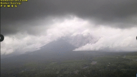 Rekaman erupsi Gunung Semeru, Jumat 9 Januari 2026. Terjadi semburan awan panas, hingga 2.000. Bupati Lumajang, menyatakan radius 5 km masih aman, warga masyarakat terus diimbau waspada. Foto: PMVBG-BG-KE-ESDM