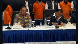 Brigjen Pol. Himawan Bayu Aji, Direktur Tindak Pidana Siber (Dirtipidsiber) Bareskrim Polri, selenggarakan konferensi pers pada 7 Januari 2026 mengenai pengungkapan 21 situs judi online. Foto: Instagram@kumparan