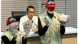 KPK melakukan konferensi pers, Minggu, 11 Januari 2025. Dalam operasi tangkap tangan (OTT) di kawasan mewah Altira Business Park, dan beberapa kawasan di wilayah Jakarta Utara, dari 8 orang ditangkap, KPK menentukan lima tersankga, barang bukti uang tunai dan emas 1,3 kg. Foto: liputan6