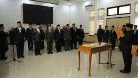 Bupati Jombang sudah melakukan mutasi dan pelantikan pejabat baru di lingkungan pemkab, dan berencana akan melakukan penaitkan lanjutan. jadwalnya masih dirahasiakan. Foto: kredonews.com/elok apriyanto