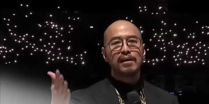 
					Komika Pandji Pragiwaksono mendatangi kantor pusat MUI. (Instagram.com/pandji.pragiwaksono)