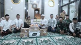 Tarawih Perdana Safari Ramadan, Ning Ita Serahkan Hibah Keagamaan. Ist