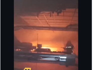 Kebakaran terjadi di area pabrik PT UBM yang berlokasi di Jl. Raya Waru No. 29, Desa Kedungrejo, Kecamatan Waru, Kabupaten Sidoarjo, pada Selasa (17/02/2026) pukul 04.00 WIB. Api berhasil dipadamkan, tanpa ada korban. Foto: Instagram@bpbd_sidoarjo