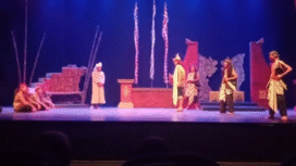 Inilah tontonan semacam teater asli dari Tebu Ireng, Jombang bernama Gambus Misri. Kesenian ini sudah berahun-tahun valum, kini Pemkab Jombang menghidupkan kembali.  Foto: ist