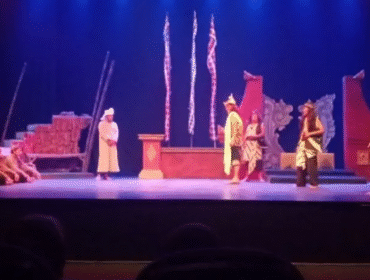 Inilah tontonan semacam teater asli dari Tebu Ireng, Jombang bernama Gambus Misri. Kesenian ini sudah berahun-tahun valum, kini Pemkab Jombang menghidupkan kembali.  Foto: ist