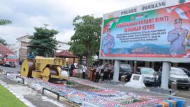 Saat pemusnahan miras yang dipimpin Kapolres Jombang, Rabu (18/2/2026) 