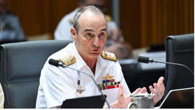 
					Laksamana David Johnston