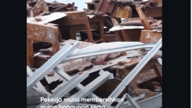 Setelah didera hujan deras, atap bangunan sekolah SDM pamatan 2, Tongas Probolinggo rubuh, Sabtu dini hari 01.00, 14 Februari 2026. Tahun 2024, atap itu mendapat rehabilitasi menggunakan kerangka galvalu, murah tetapi tidak kuat. Foto: Instagram@portalJTV