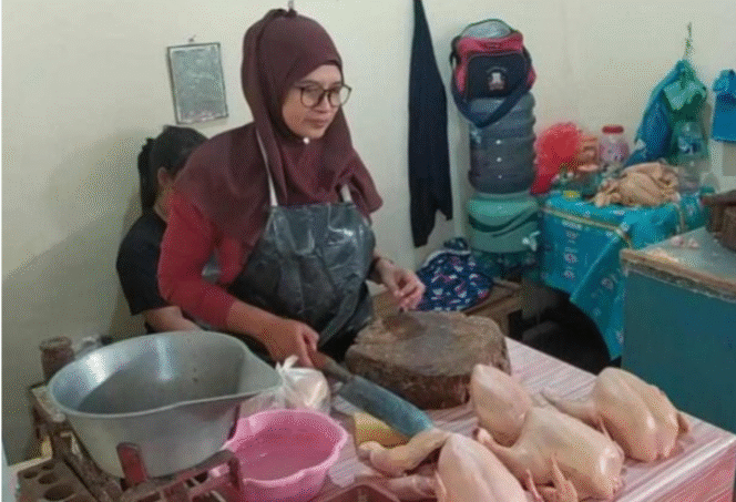 
					Jelang Impel kurang tiga hari, dan Ramadan 2026  harga ayam di pasar tradisional Jombang melambung hingga Rp 40.000/ kg. Foto: kredoneww.com/ elok apriyantoi