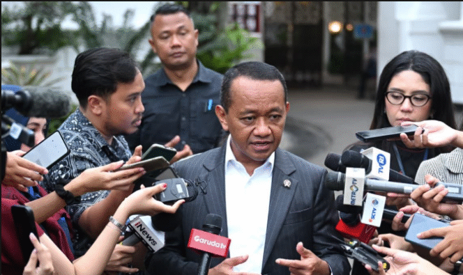 
					Menteri ESDM, Bahlil Lahaladia memberiak keterangan kepada pers, setelah mendapat arahan dari Presiden Prabowo, terkait dengan berbagai masalah izin pertambangan pasca bencana di Sumatera Utara dan Ace, Rabu 11 Februari 2026. Foto: ist