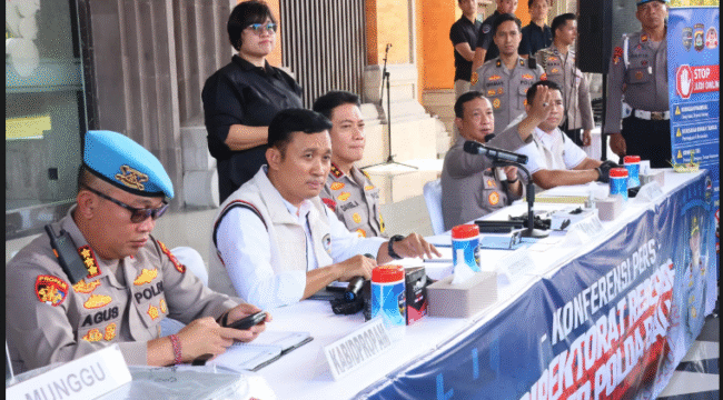 Kapolda bali menyelenggarakan konferensi pers, Sabtu, 7 Februari, menggelar penangkap dua kali penangkap usaha memassukan Narkoba ker Bali lewat pelabuhan Gilimanik. Foto: Instagam@iwaobali
