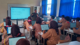 Selama bulan ramadhan, aktivitas sekolah di Jombang jalan terus, hanya jam pelajaran dikurangi. Foto: kredonews.com/ elok apriyanto