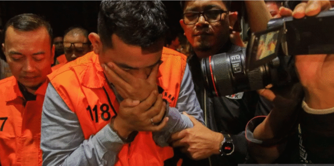 
					KPK umumkan owner PT Blueray Cargo, John Field telah menyerahkan diri ke KPK, pada hari Sabtu dinihari 7 Februari 2026. Foto: Antara