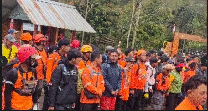 
					Mereka adalah wajah-wajah relawan SAR mandiri yang nekat berusaha menemukan Yazid yang telah hilang sejak 18 Januari 2026, dan baru ditemukan pada hari Selasa, 10 Februari 2026. Sungguh membuat semua oihak lega. Foto: ist