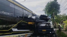 Human error atau kecerobohan menjadi penyebab utama kecelakaan, termasuk dalam kasus kecelakaan anatar sebuah truk Fuso  bertrabakan dengan bus wisata Pringgodani Putra, yang terjadi di Wiongsorejo, Banyuwangi, Kamis, 19 Febaruari 2026. Foto: tribunnews.com