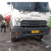 Truk tangki menyeruduk keras motor sedang berhenti ditkendarai Astutik, 37, di parkir di Embong Miring, Desa Denanyar, Kecamatan Jombang, Kabupaten Jombang, Jumat (20/2/2026) pagi. Foto: kredonews.com/ elok apritanto
