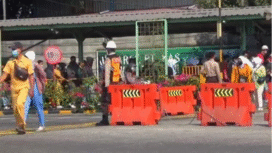 Perusahaan mie instan dio Gresik, melakukan perumahan ratusan pekerja hanya lewatGorup Whatapps. Para pekerja kebingungan, karena tidak ada penjelasan dari pihak perusahaan. Foto: kredonews.com/ sanny