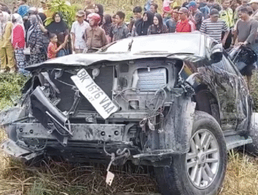 Terjadi tabrakan antara rangkaian KA Putri Deli dengan minibus berada di perlintasan kereta api tanpa palang pintu di Jalan Budi Utomo, Kisaran, Kabupaten Asahan. Minggu siang, 15 Febaruari 2026. Foto iNews

