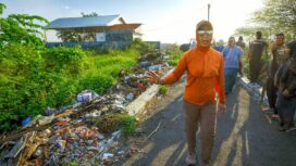 Gotong royong bukan hanya membersihkan lingkungan, tapi juga menumbuhkan rasa memiliki. Ist