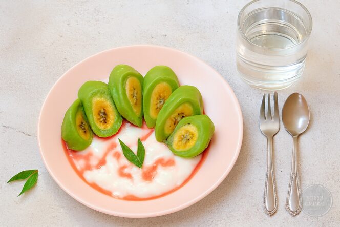 
					Berbuka Puasa dengan Es Pisang Ijo, Begini Cara Membuatnya. Ist/AI
