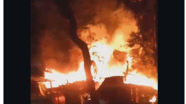 Kebakaran melanda gudang bengkel motor seluas sekitar 15 meter persegi di Dusun Banjarsari RT 001/RW 001, Desa Bareng, Kecamatan Bareng, Kabupaten Jombang, Senin malam, 23 Febaruari 2026. Foto: Instagram info_jombang