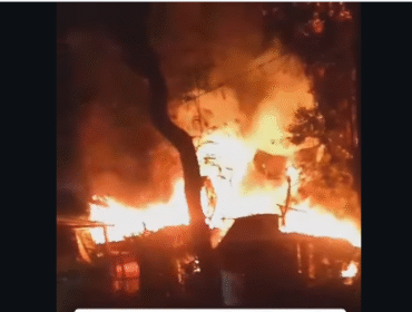 Kebakaran melanda gudang bengkel motor seluas sekitar 15 meter persegi di Dusun Banjarsari RT 001/RW 001, Desa Bareng, Kecamatan Bareng, Kabupaten Jombang, Senin malam, 23 Febaruari 2026. Foto: Instagram info_jombang