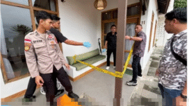 Petugas keamanan melakuan evakuasi jasad korban dari kamar hotel Labuhan Bajo, Jumat, 13 Februari 2026. Foto: ist