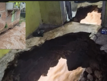 Sudah empat hari belum ditemukan keberadaan seorang perempuan bernam Enok, 43,  Kampung Cijagra, Desa Cilame, Kecamatan Kutawaringin, Kabupaten Bandung, dilaporkan hilang pada Senin (2/2/2026). Tampak lantai kamar mandinya jebol, langsung ke sungai. Foto: ist