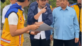 Wagub Emil Dardak dan bupati Jombang, Warsubi melakukan oeninjauan flyover Jombang dan jalanan rusak wilayah kerja pemerintah pusat dan pemprov. Foto: Instagram@jombangkab