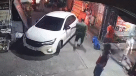 Mobil penculik bersama korbannya tersesat di Tapen Kudu, Jombang. Korban beteriak, sehingga mengundang warga mendekat, dan berhasil membebaskan korban. Jumat dinihari, 30 Januari 2026. Foto: Ist