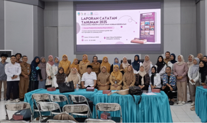 
					Direktur WWC Ana Fadillah menyampaikan keprihatinan atas tindakan kekerasan terhadap kaum perempuan, khsususnya di wilayah Jombang yang telah memliki Perda Pelindungan terhadap anak dan perempuan. Foto: Kredonews.com/ elok apriyanto