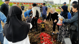 Ibu, kakak dan adik tewas diracun oleh anak kandung, menggunakan teh dicampur sianida. Pelakunya adalah anak- lelakaki nomor dua di antara keluarga di Warakas, Jakarta. Foto: kumparan.com