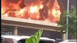 Lobi utama mall Coputra di Cibubur, Bekasi, mengalami kebakaran. Namun api berhasil diatasi secara cepat oleh pasukan Damkar,  terjadi Selasa siang, 17 Februari 2026. Foto: Instagram@jakartaterkini