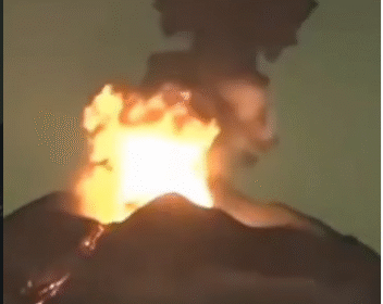 Gunung Semeru masih terus aktif erupsi, tercatar pada hari Minggu dan Senin, 8-9 Februari2026,  masih terjadi erupsi, hingga meluncurkan awan panasa setinggi 1.000 m. Foto: Instagram@mulyono_pro