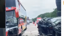 Kecelaakan beruntun ini terjadi, Sabtu sekitar vpukul 12.30 WIB, 7 Februari 2026. Antara Bus PO Rosalia Indah, Bagong, sebiuah cold diesel dan CRV. Tidak ada korban jiwa, tiga orang luka-luka. Foto: ,Instaghram@suarasurabayamedia