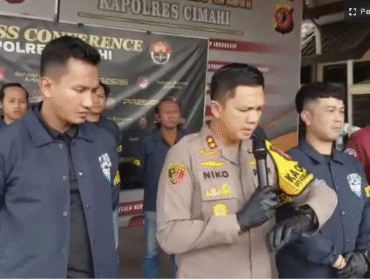 Kapolres Cimahi AKBP Niko Adi Putra mengungkap kasus pembunuhan terhadap pelajar SMPN di Bandung barat, hanya karena alasan diputus pertemanan, Minggu 15 Februari 2026. Foto: Ist