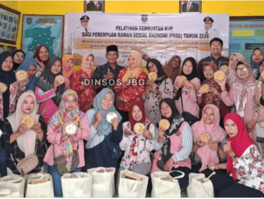 Sebanyak 20 Perempuan Rentan Sosial dan Ekonomo (PRSE) mednapat pealtihan skill memasak dan membuat kue dari Dinsos Pemkab Jombang. Foto: dinsos pemkab jombang