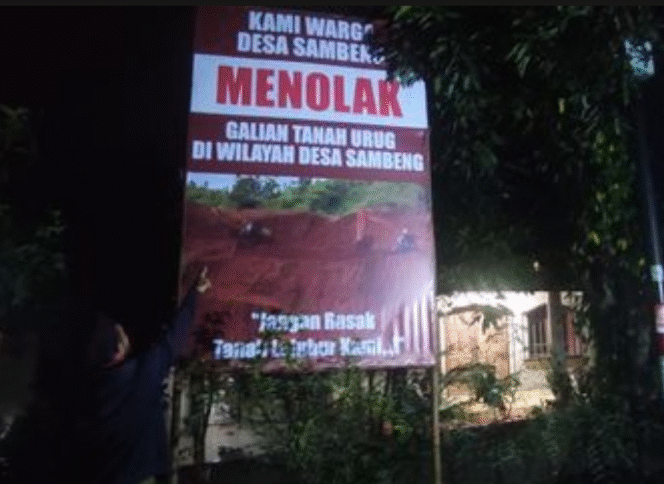 
					Poster gede di kawasan desa Sambeng, kecamatan Borodgur, Magelang. Isinya warga menolak tambang sirtu untuk uruk tol Bawen. Foto: ist