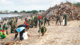 Senin malam, 2 Fabruari 2026, Presiden Prabwobo perintahkan prajurit TNI dan masyarakat bersihakam sampah. Hari ini, Selasa 3 Februari 2026, puluhan ton sampah bewrsih di pantai Kedaongana dan pantai Kuta Bali. Foto: ist