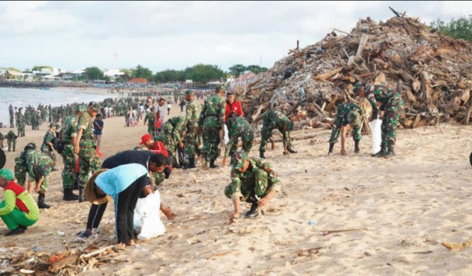 
					Senin malam, 2 Fabruari 2026, Presiden Prabwobo perintahkan prajurit TNI dan masyarakat bersihakam sampah. Hari ini, Selasa 3 Februari 2026, puluhan ton sampah bewrsih di pantai Kedaongana dan pantai Kuta Bali. Foto: ist