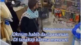 Tersangka pelaku mengaku sebagai habaib, berteduh di toko jalan Anjir, KM 20 Trans Kalimantan. Ditangkap, karena dilaporkan mencuri uang tunai Rp 6 juta plus perhiasan dan emas senilai Rp 10 juta. Foto: Instagram@kabarpasuruan.