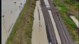 manajemen KAI menutup jalur Karangjati-Gubung, kabupaten Grobogan, jawa Tengah, mulai Senin 16 Februari 2026. Akibat real terendam banjir lupana sungai Tuntang. Foto: Instagram@a6_gabuts_