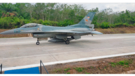 Uji terbang dan landas pesawat F-16 dan Super ucano di jalan tol Sumatera di jalur Mesuji-Kayuagung, Lampung, Rabu 11 Februari 2026,. Foto: ist