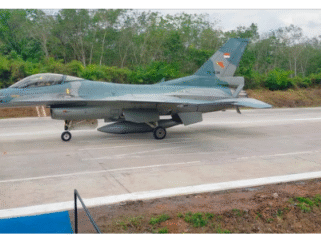 Uji terbang dan landas pesawat F-16 dan Super ucano di jalan tol Sumatera di jalur Mesuji-Kayuagung, Lampung, Rabu 11 Februari 2026,. Foto: ist