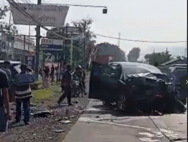 Kecelakaan dua buah kendaraan Innova di jalur Pantura, i jalur Pantura Paiton, Kabupaten Probolinggo, Kamis pagi, 5 Februari 2026. Peristiwa itu terjadi sekitar pukul 08.49 WIB di depan Handayani Futsal, dekat Rumah Sakit Rizani.
Toyota Innova Zenix diketahui membawa rombongan dosen Unuja. Foto: instagram@bloinggo