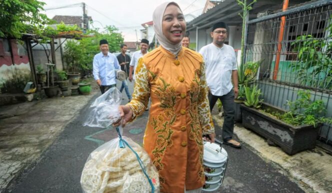 
					Rantangan Ning Ita: Ramadan Hangat Bersama Warga Mojokerto. Ist