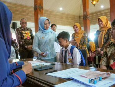 Lebaran Penuh Harapan: Pemkot Mojokerto Salurkan Bantuan Sosial Bersama PT Pos Indonesia. Ist 